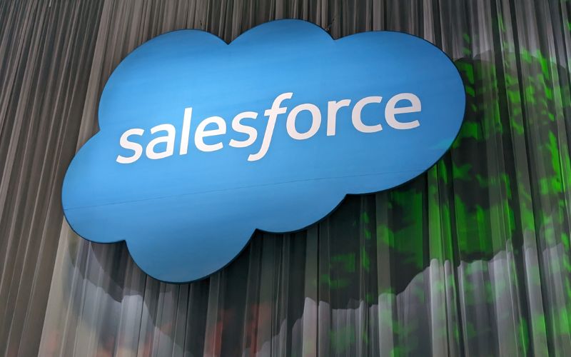 SalesForce là gì? Tính năng, lợi ích & doanh nghiệp nào nên dùng 4 Các tính năng nổi bật của Salesforce CRM