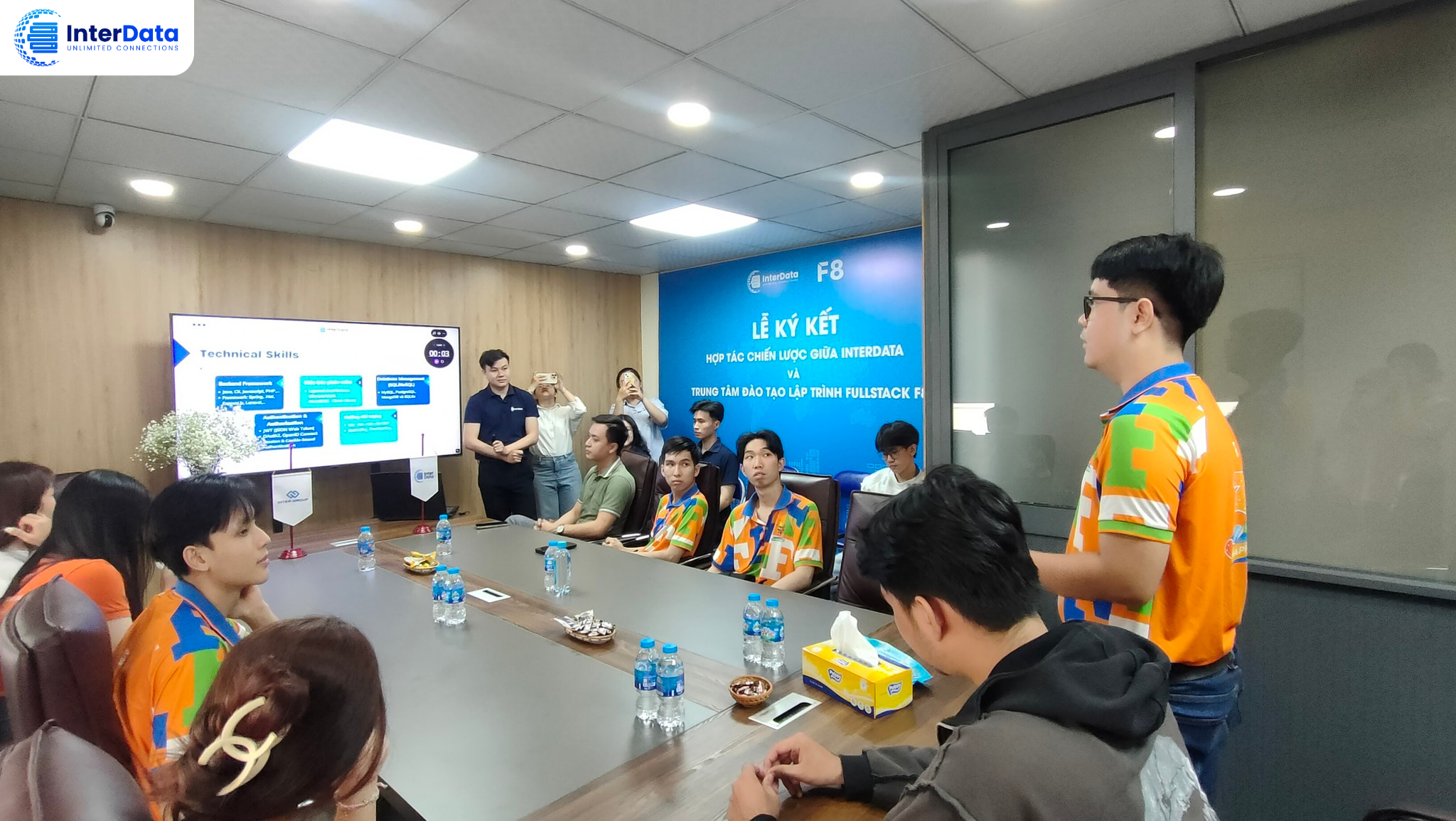 Anh Lê Nguyễn Đình Nguyên chia sẻ tại buổi workshop