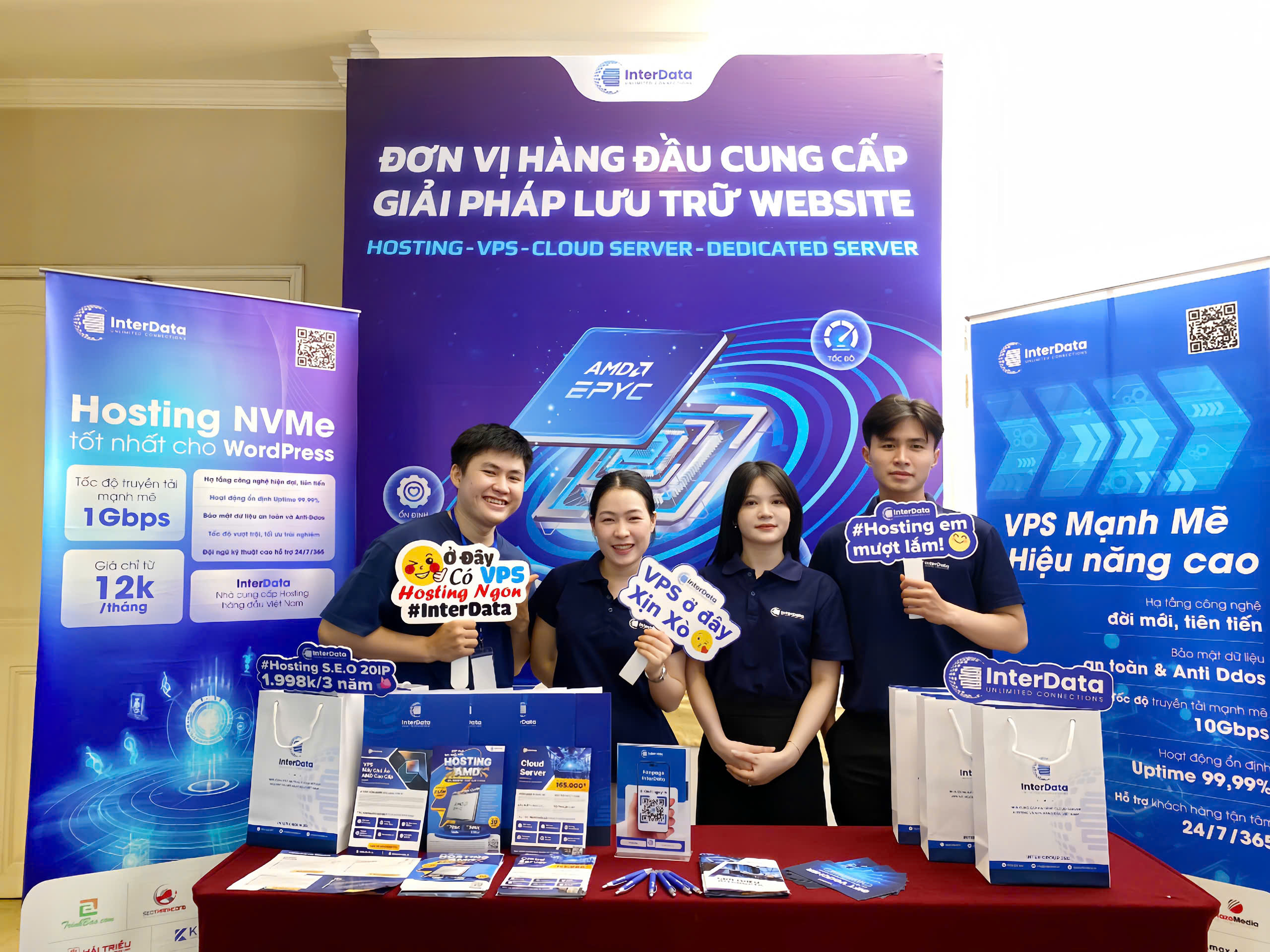 InterData Đồng Hành Cùng Bootcamp: “Viết Tiếp Câu Chuyện SEO 2025” 5 Nhân sự InterData cùng Booth tại sự kiện