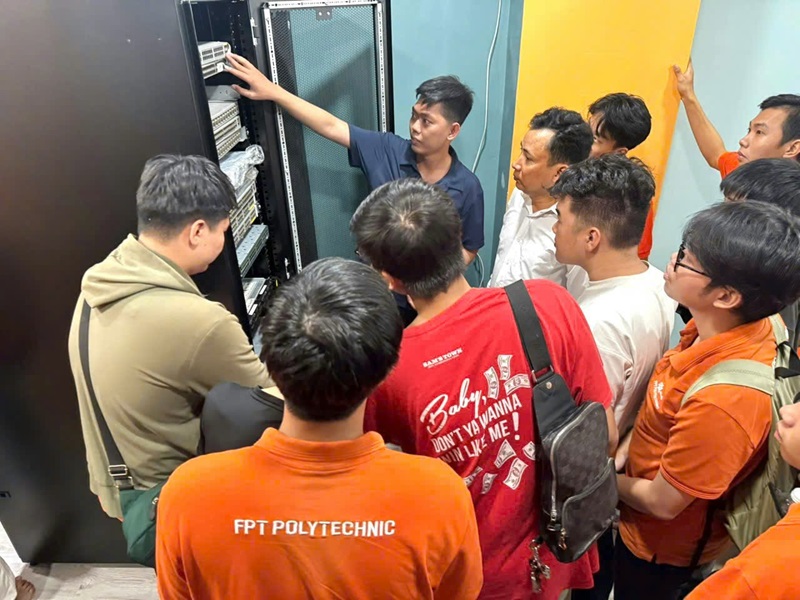 Tham quan tủ server
